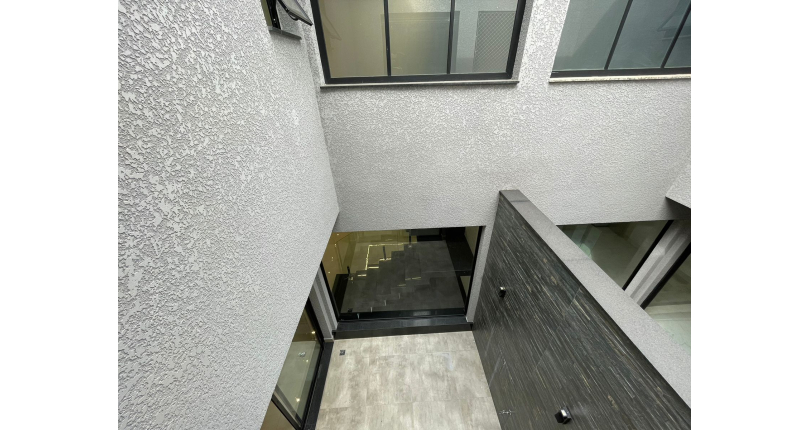 Lindo Sobrado à venda de Alto Padrão no Bairro do City Recanto Anastácio na Rua João Ferrero Versino,