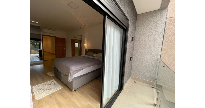 Lindo Sobrado à venda de Alto Padrão no Bairro do City Recanto Anastácio na Rua João Ferrero Versino,