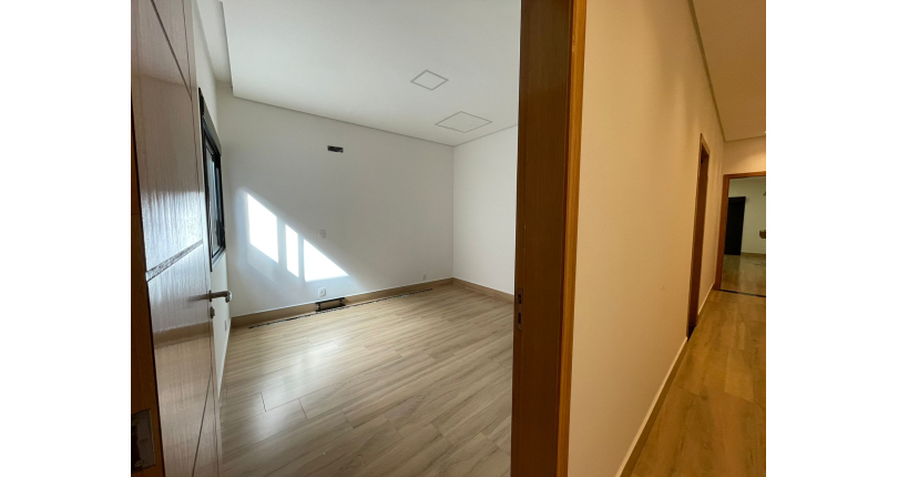 Lindo Sobrado à venda de Alto Padrão no Bairro do City Recanto Anastácio na Rua João Ferrero Versino,