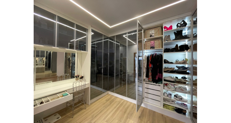 Lindo Sobrado à venda de Alto Padrão no Bairro do City Recanto Anastácio na Rua João Ferrero Versino,