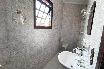 Bom Sobrado à venda no Bairro do Parque São Domingos na Rua Pedro Sernagiotti