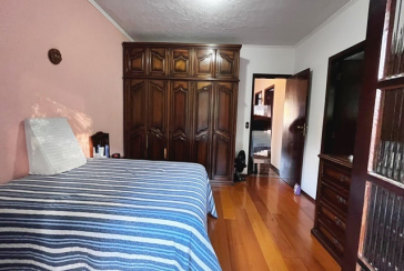 Bom Sobrado à venda no Bairro do Parque São Domingos na Rua Pedro Sernagiotti