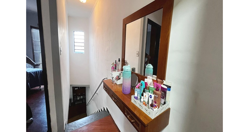 Bom Sobrado à venda no Bairro do Parque São Domingos na Rua Pedro Sernagiotti