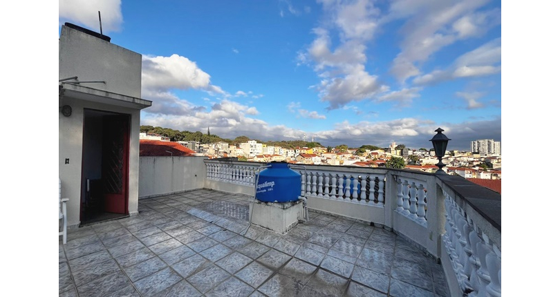 Bom Sobrado à venda no Bairro do Parque São Domingos na Rua Pedro Sernagiotti