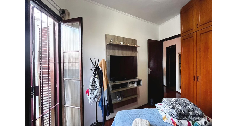 Bom Sobrado à venda no Bairro do Parque São Domingos na Rua Pedro Sernagiotti