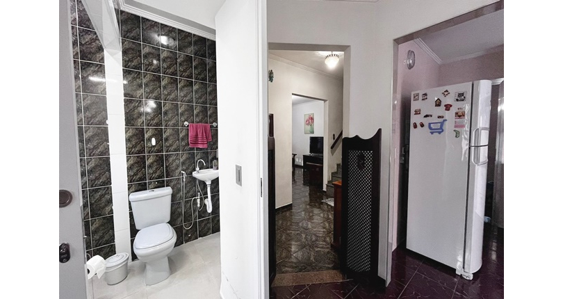 Bom Sobrado à venda no Bairro do Parque São Domingos na Rua Pedro Sernagiotti