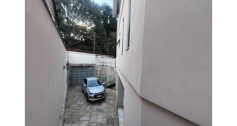 Bom Sobrado à venda no Bairro do Parque São Domingos na Rua Pedro Sernagiotti