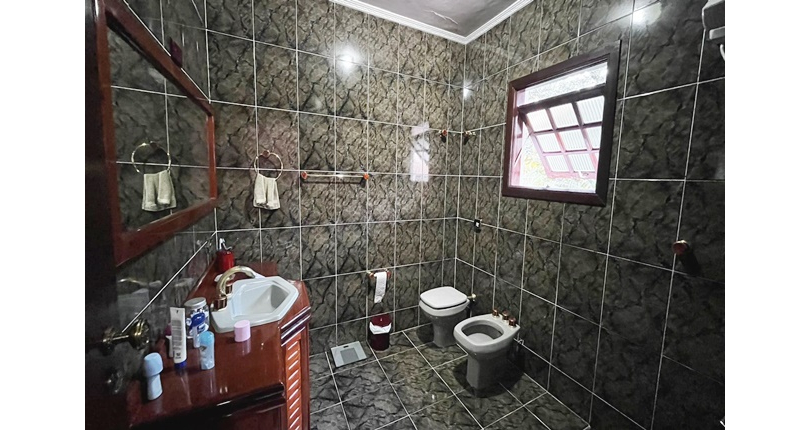 Bom Sobrado à venda no Bairro do Parque São Domingos na Rua Pedro Sernagiotti