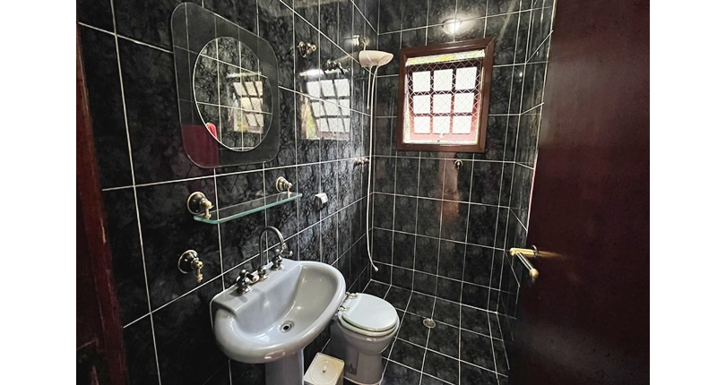 Bom Sobrado à venda no Bairro do Parque São Domingos na Rua Pedro Sernagiotti