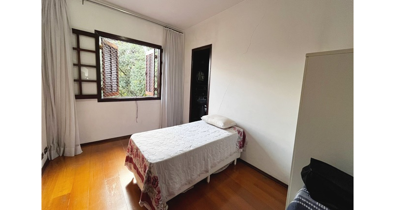 Bom Sobrado à venda no Bairro do Parque São Domingos na Rua Pedro Sernagiotti