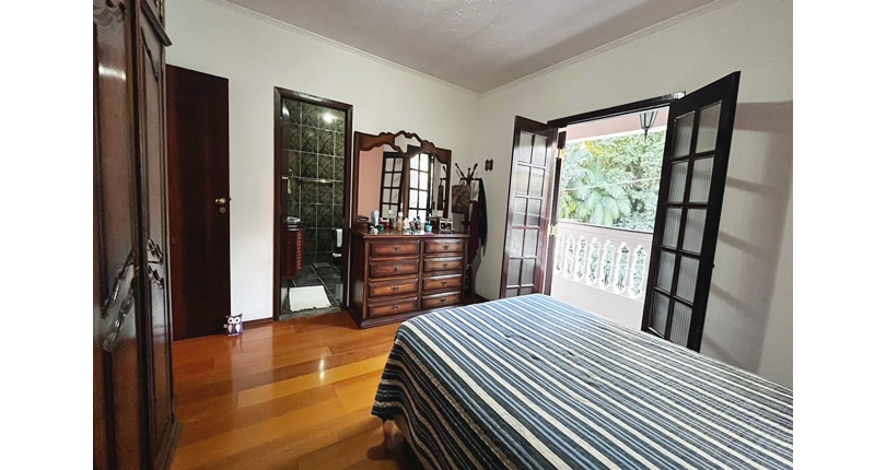 Bom Sobrado à venda no Bairro do Parque São Domingos na Rua Pedro Sernagiotti