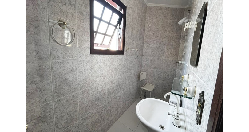 Bom Sobrado à venda no Bairro do Parque São Domingos na Rua Pedro Sernagiotti