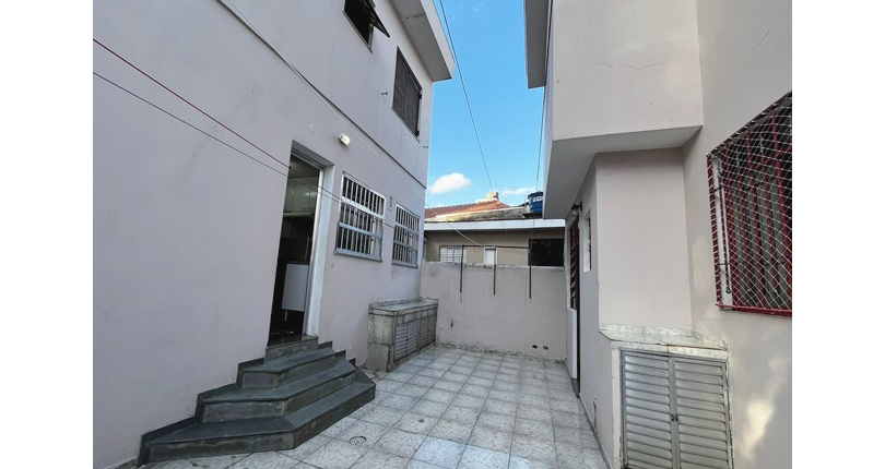 Bom Sobrado à venda no Bairro do Parque São Domingos na Rua Pedro Sernagiotti