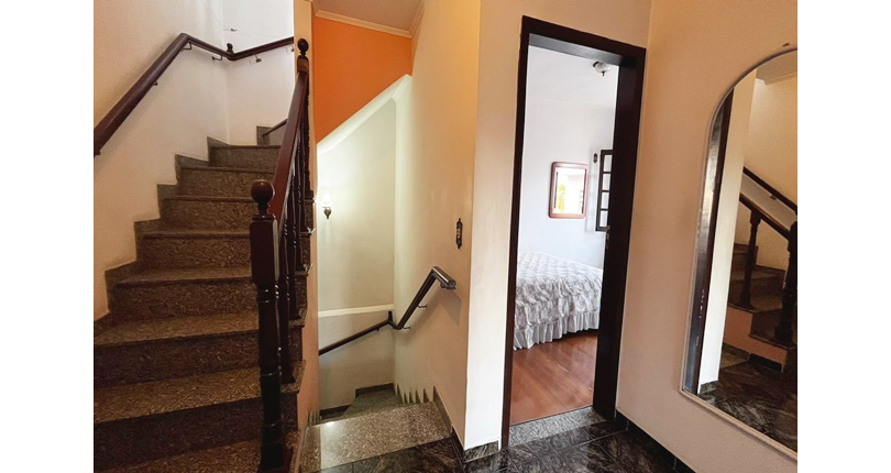 Bom Sobrado à venda no Bairro do Parque São Domingos na Rua Pedro Sernagiotti