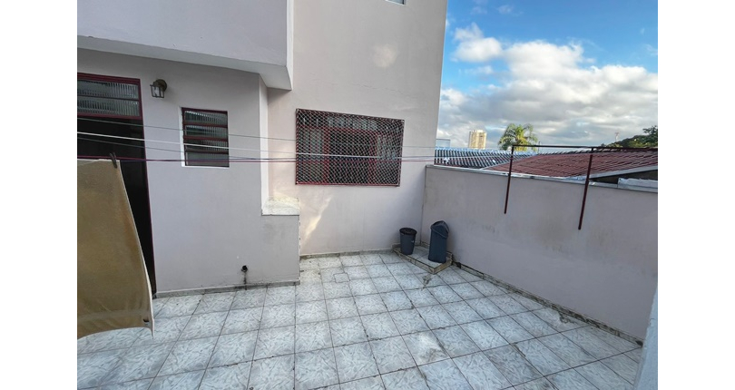 Bom Sobrado à venda no Bairro do Parque São Domingos na Rua Pedro Sernagiotti