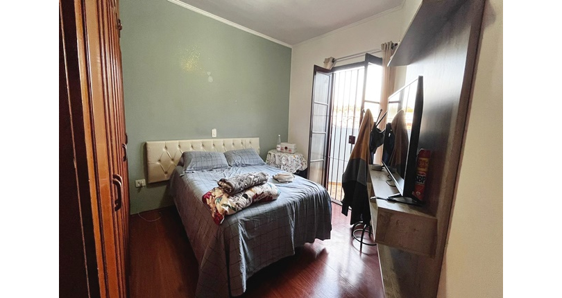 Bom Sobrado à venda no Bairro do Parque São Domingos na Rua Pedro Sernagiotti