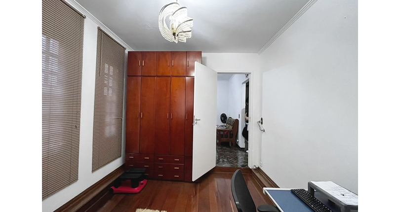 Bom Sobrado à venda no Bairro do Parque São Domingos na Rua Pedro Sernagiotti