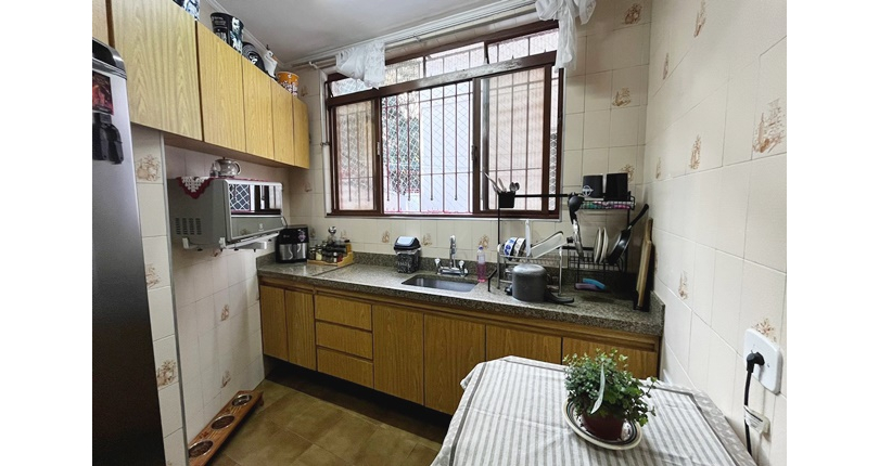 Bom Sobrado à venda no Bairro do Parque São Domingos na Rua Pedro Sernagiotti