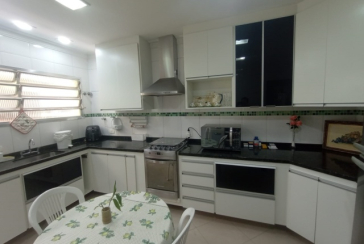 Bom Sobrado à venda no Bairro da Vila Jaguará na Rua Artur Orlando,