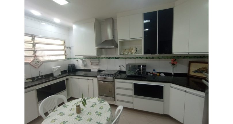 Bom Sobrado à venda no Bairro da Vila Jaguará na Rua Artur Orlando,