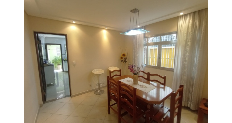 Bom Sobrado à venda no Bairro da Vila Jaguará na Rua Artur Orlando,