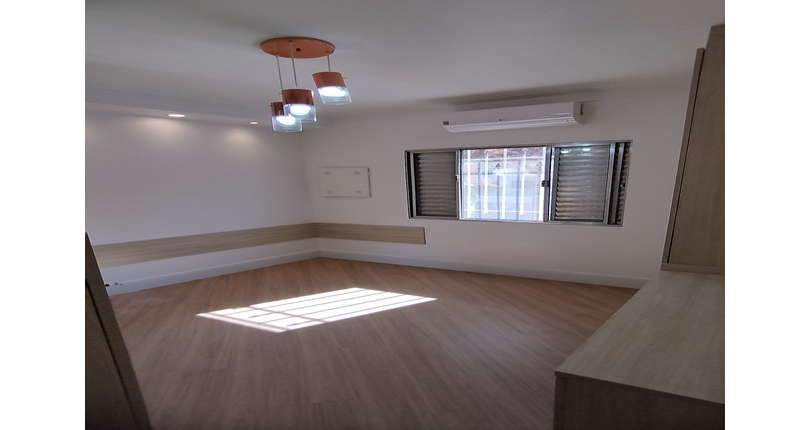 Belo Sobrado à venda no Bairro do Jardim Marisa na Rua José de Souza Ferreira