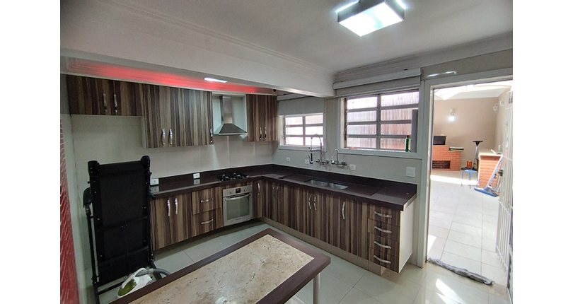 Belo Sobrado à venda no Bairro do Jardim Marisa na Rua José de Souza Ferreira