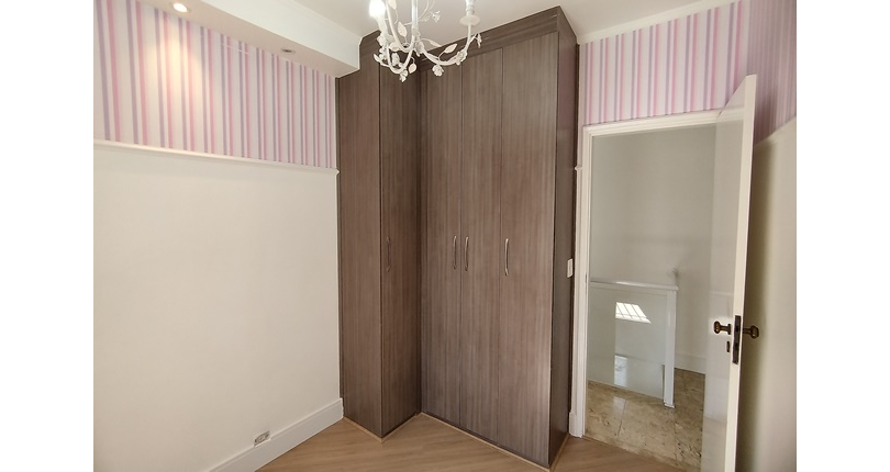 Belo Sobrado à venda no Bairro do Jardim Marisa na Rua José de Souza Ferreira