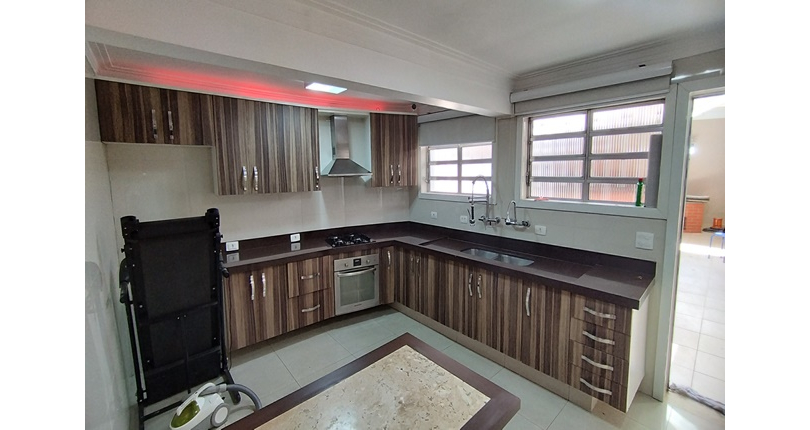 Belo Sobrado à venda no Bairro do Jardim Marisa na Rua José de Souza Ferreira