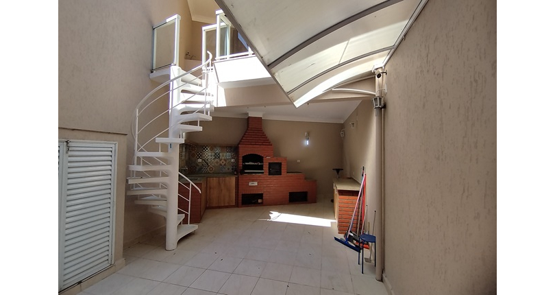 Belo Sobrado à venda no Bairro do Jardim Marisa na Rua José de Souza Ferreira