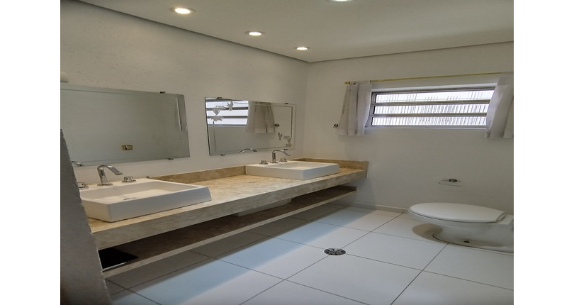 Belo Sobrado à venda no Bairro do Jardim Marisa na Rua José de Souza Ferreira