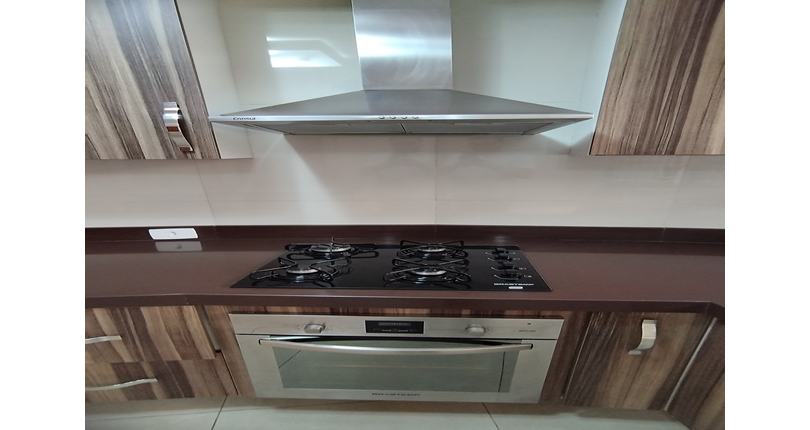 Belo Sobrado à venda no Bairro do Jardim Marisa na Rua José de Souza Ferreira