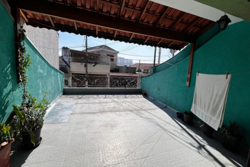 Belo Sobrado à venda no Bairro da Vila Boaçava na Rua Ribeirão Vermelho,