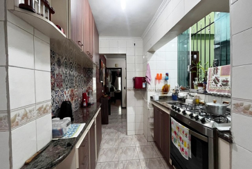 Belo Sobrado à venda no Bairro da Vila Boaçava na Rua Ribeirão Vermelho,