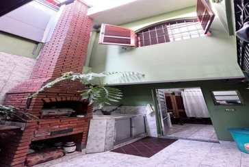 Belo Sobrado à venda no Bairro da Vila Boaçava na Rua Ribeirão Vermelho,