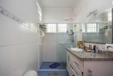 Casa Térrea à venda no Bairro do Parque São Domingos na Avenida General Charles de Gaulle