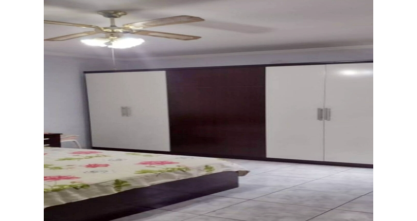 Sobrado à venda no Bairro do Conjunto Habitacional Turística na Rua Duse Naccarati 