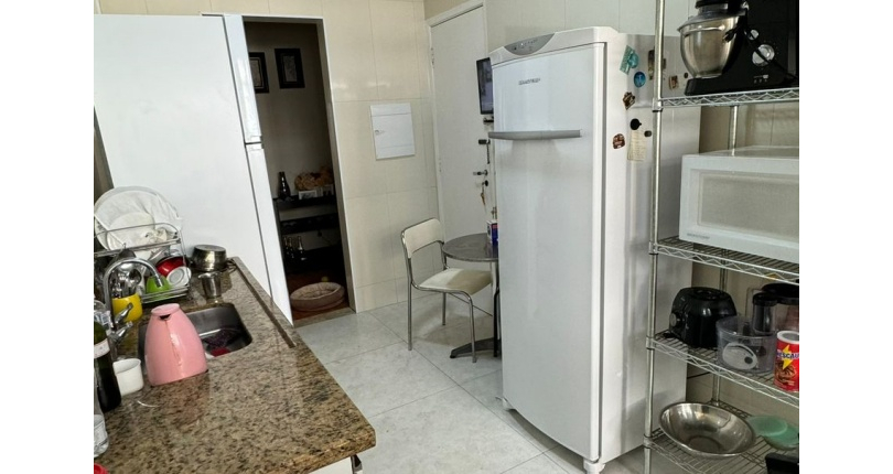 Apartamento à venda no Bairro da Lapa na Rua Faustolo 1861