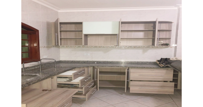  Sobrado à venda no Bairro do Conjunto Habitacional Turística na Rua Perry Salles,