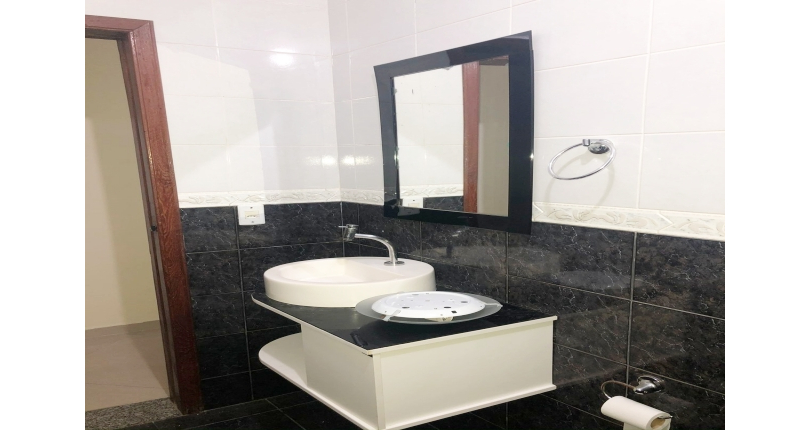  Sobrado à venda no Bairro do Conjunto Habitacional Turística na Rua Perry Salles,