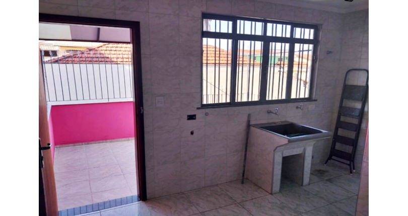 Sobrado à venda no Bairro do Jardim Mangalot na Rua Padre Aníbal Difrância