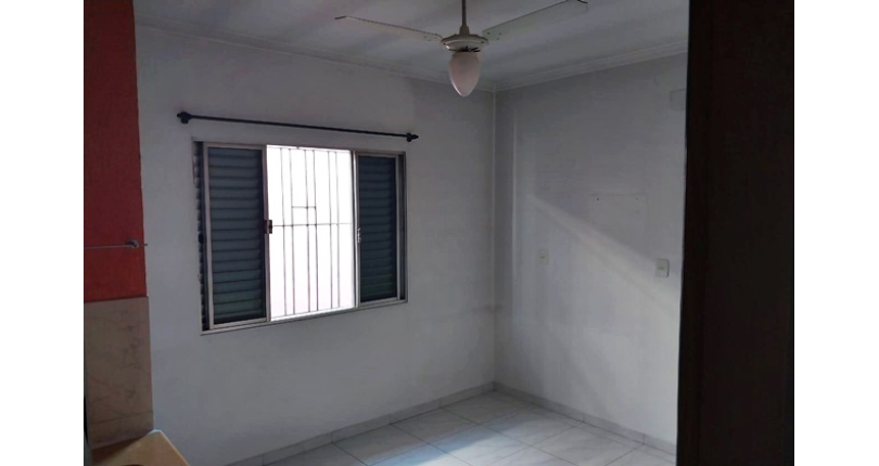 Sobrado à venda no Bairro do Jardim Mangalot na Rua Padre Aníbal Difrância