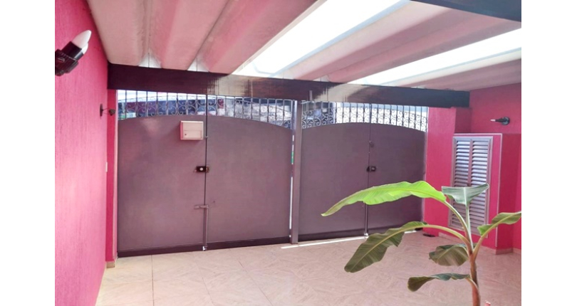 Sobrado à venda no Bairro do Jardim Mangalot na Rua Padre Aníbal Difrância