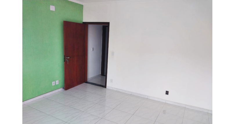 Sobrado à venda no Bairro do Jardim Mangalot na Rua Padre Aníbal Difrância