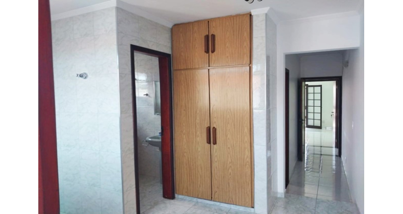 Sobrado à venda no Bairro do Jardim Mangalot na Rua Padre Aníbal Difrância