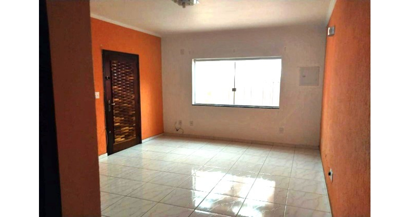 Sobrado à venda no Bairro do Jardim Mangalot na Rua Padre Aníbal Difrância