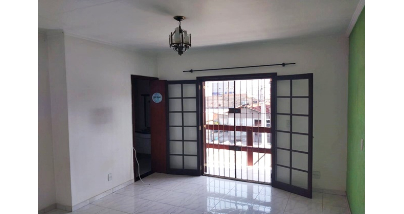 Sobrado à venda no Bairro do Jardim Mangalot na Rua Padre Aníbal Difrância