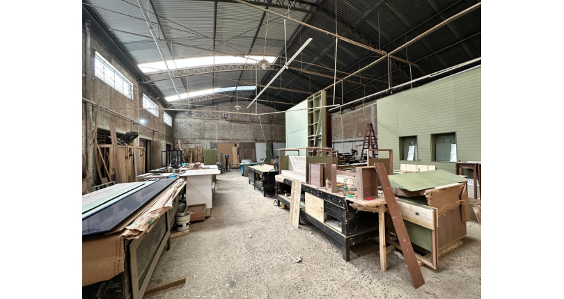 Galpão Comercial à venda no Bairro do Jardim Mutinga na Rua Belo Jardim