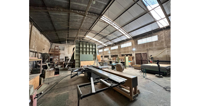 Galpão Comercial à venda no Bairro do Jardim Mutinga na Rua Belo Jardim