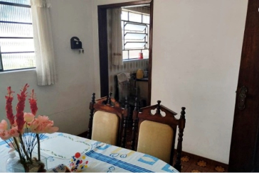 Sobrado à venda no Bairro do Parque Maria Domitila na Rua Domingos de Magalhães